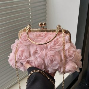 Romantischer Blütenzauber: Die Rose Blossom Clutch mit Goldkette