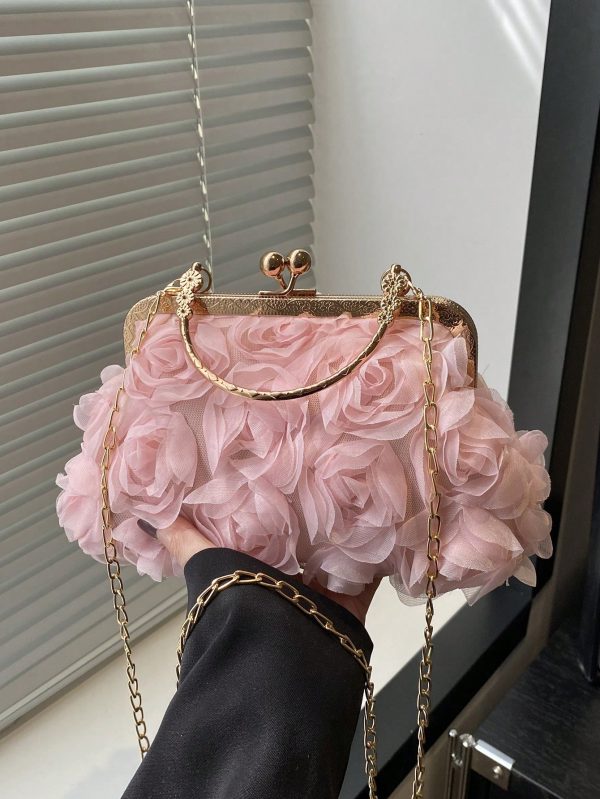 Romantischer Blütenzauber: Die Rose Blossom Clutch mit Goldkette