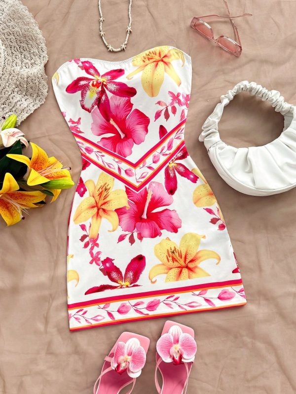 Tropischer Flair: Dein Trägerloses Mini-Sommerkleid mit floralem Print
