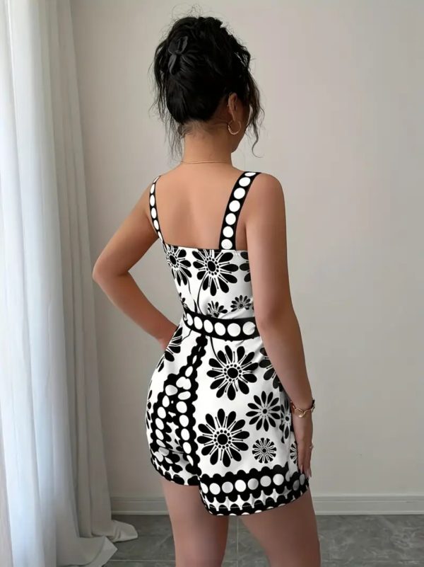 Fröhlicher Retro-Chic: Dein Schwarz-Weisser Blumen-Playsuit – Bild 2